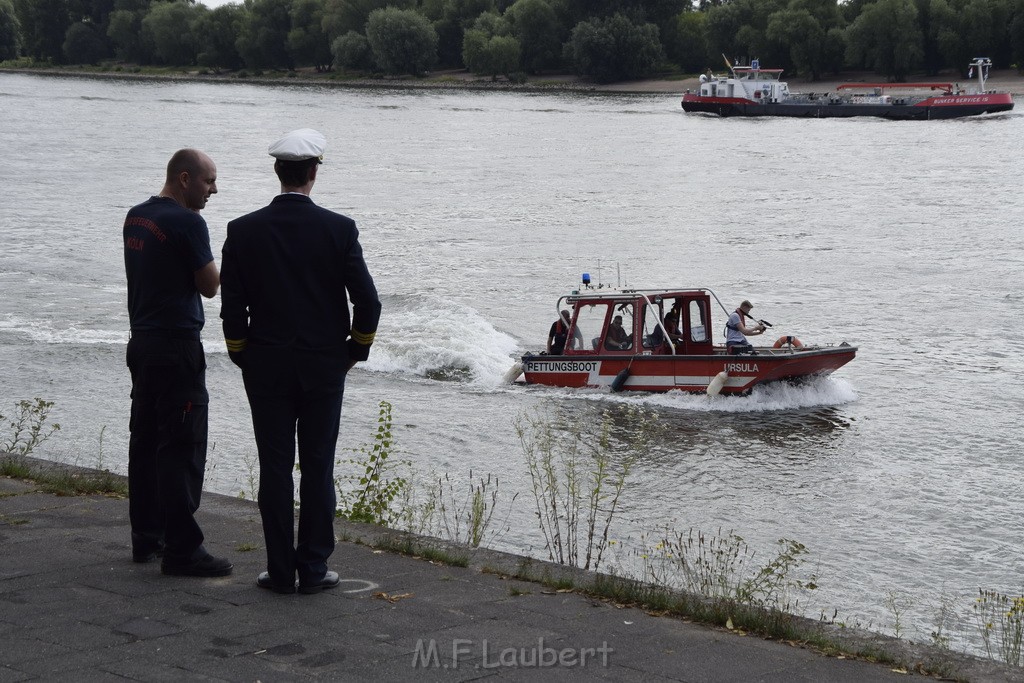 Uebung BF Taucher und Presse Koeln Zoobruecke Rhein P388.JPG - Miklos Laubert